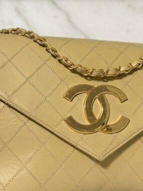 VINTAGE CHANEL Quilted Envelope Bag in Beige with Gold Hardware. Oversized CC